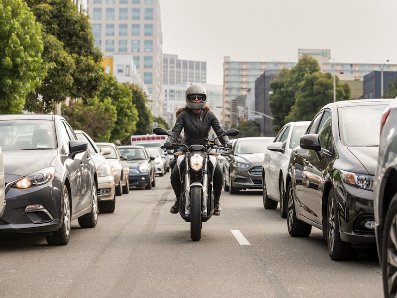 3 conseils pour une conduite en ville à moto