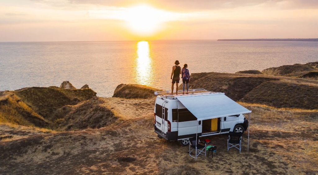 Comment préparer un road trip en van aménagé ?